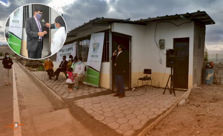 Alcalde de Salcedo entrega tercera vivienda de ayuda social 