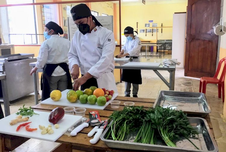 Estudiantes de gastronomía del IST Vicente León iniciaron modalidad híbrida 
