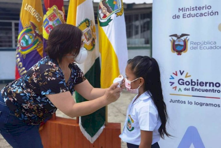 Estudiantes de La Maná y Pangua recibieron mascarillas elaboradas por jóvenes de Bachillerato Técnico 