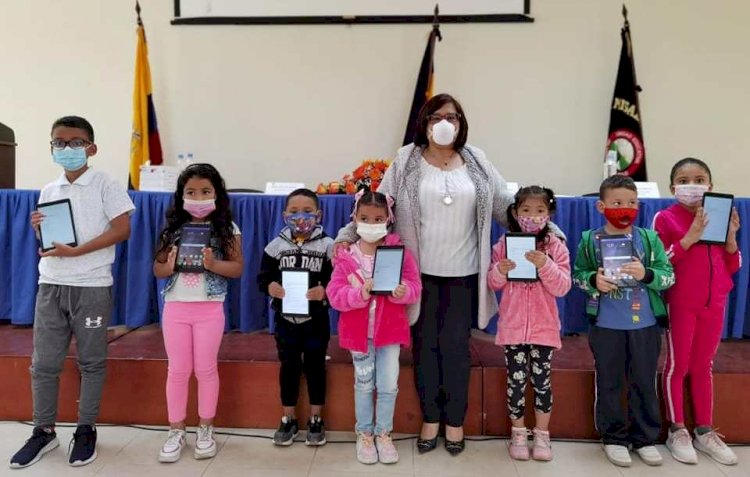 120 tablets para estudiantes en situación de vulnerabilidad fueron entregadas en Tungurahua 