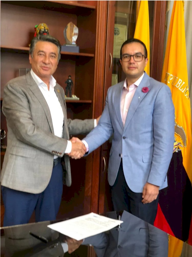 ELEPCO S.A. firma dos convenios con el GAD Municipal de Latacunga para mejorar el servicio de energía eléctrica y la seguridad ciudadana
