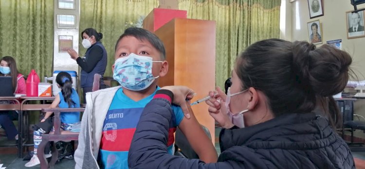 Continúa la vacunación contra el COVID-19, dirigido a los niños de 5 a 11 años en Saquisilí 