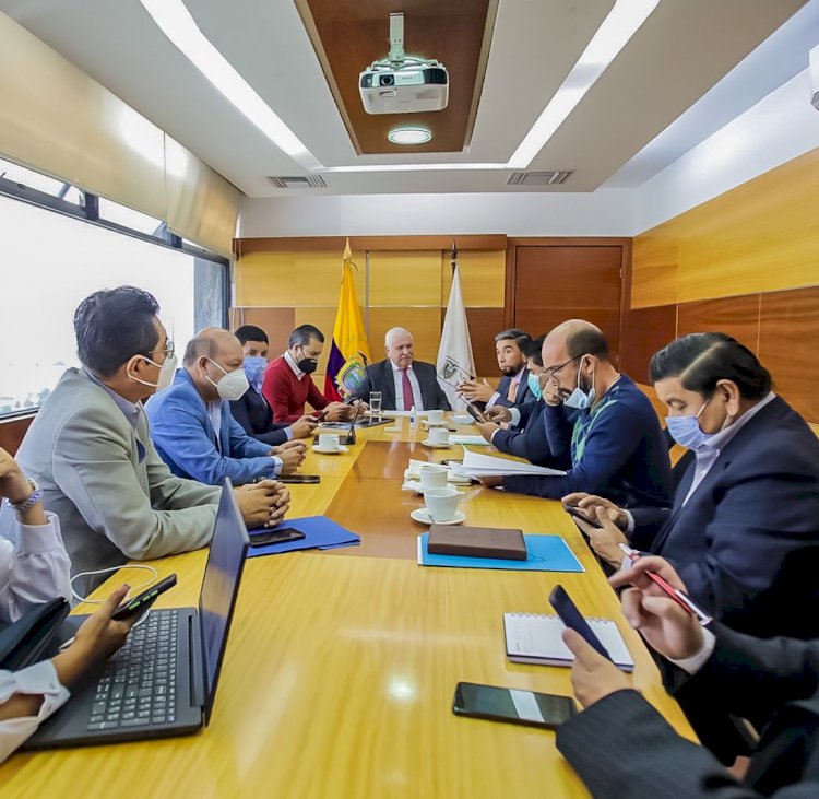 MTOP entrega borrador de la metodología para definir la tarifa de transporte urbano en Ecuador