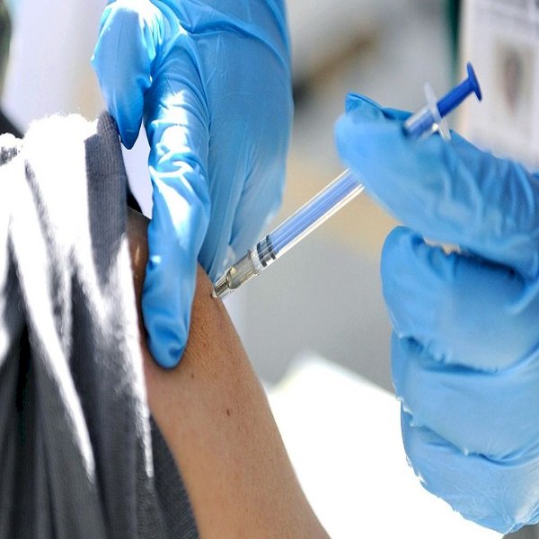 Pfizer dice que el COVID se volverá una enfermedad endémica para 2024, una para la que se necesitará de constante vacunación
