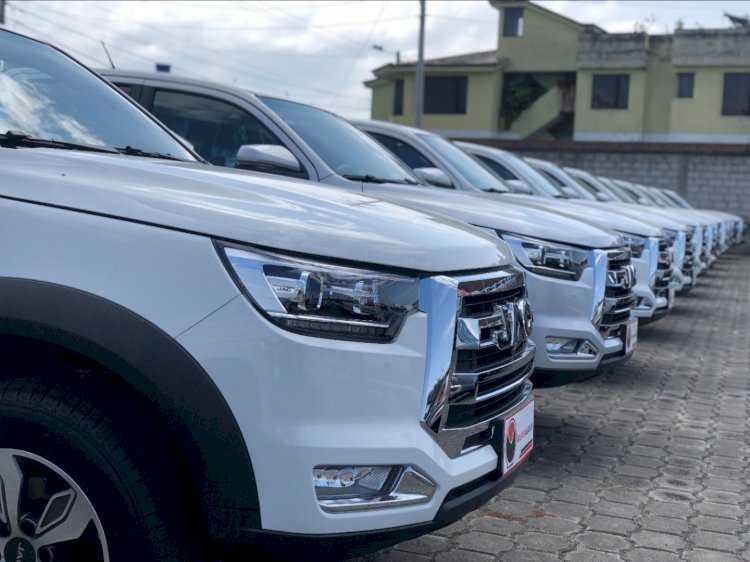 Empresa Eléctrica de Cotopaxi renueva su parque automotor  27 camionetas fueron cambiadas para ofrecer un mejor servicio a la ciudadanía.