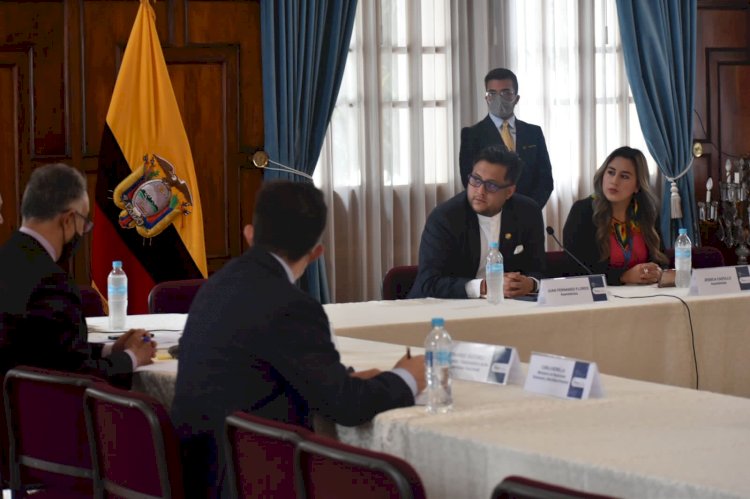 Pdte. de la Comisión RRII, Juan Flores: «labor de Cancilleria ha sido positiva al garantizar la seguridad y resguardo de los ecuatorianos en Ucrania»
