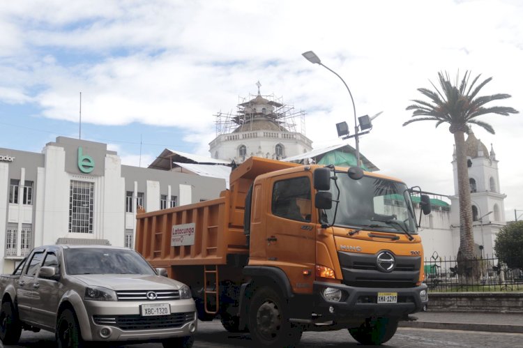 Municipio de Latacunga inicia jornada permanente de limpieza de las calles de la ciudad