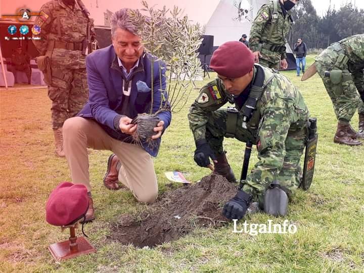 Brigada de Fuerzas Especiales recibió 1500 árboles nativos y ornamentales por parte del Municipio de Latacunga 