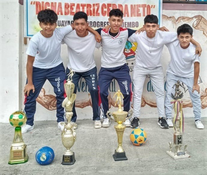 Estudiantes de Pujilí motivan a la práctica del deporte federado