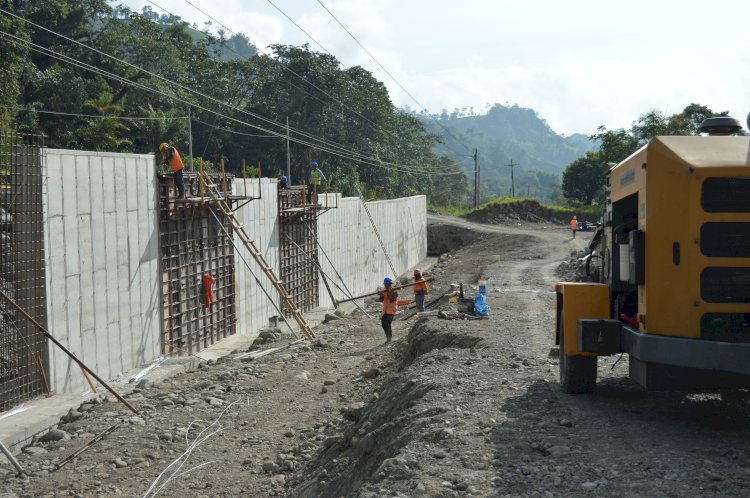 Presidente Lasso y Ministros constatan los avances de obras en El Palmar, en Cotopaxi