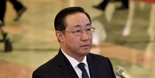 Condenan a pena de muerte "en suspenso" por corrupción a exministro de China