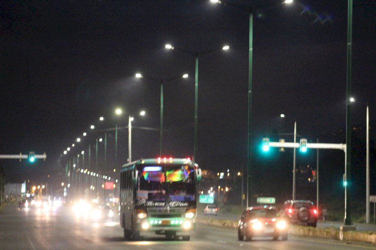 Alumbrado público vial se inauguró al ingreso norte de Latacunga 