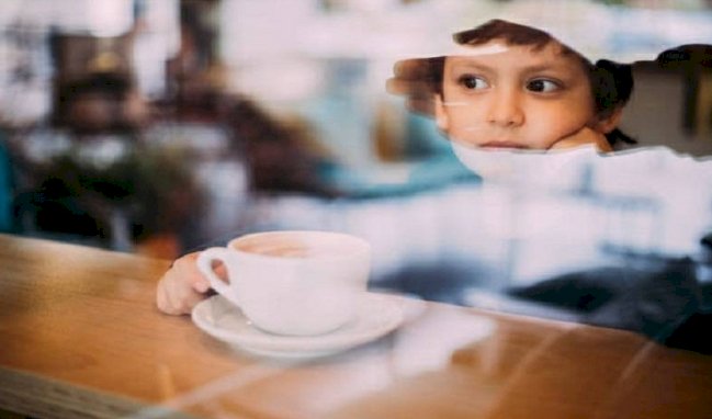 ¿Cuánta cafeína consumen tus hijos? Conoce sus efectos en los niños y en qué alimentos se encuentran