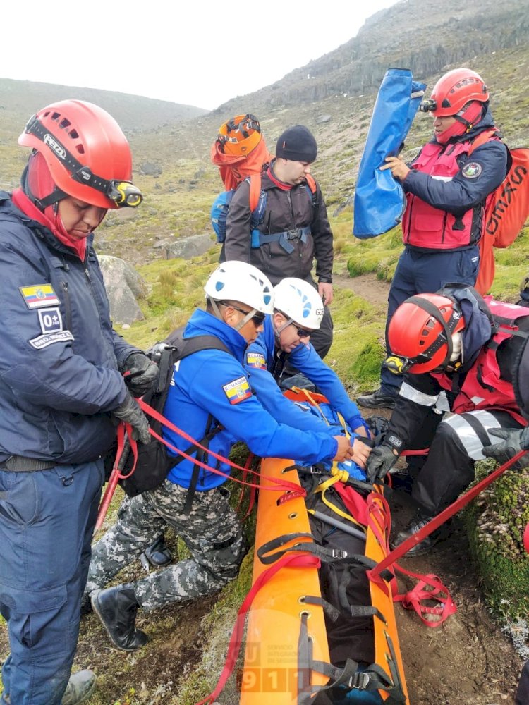 Montañistas heridos fueron rescatados en el Carihuairazo por coordinación del ECU 911