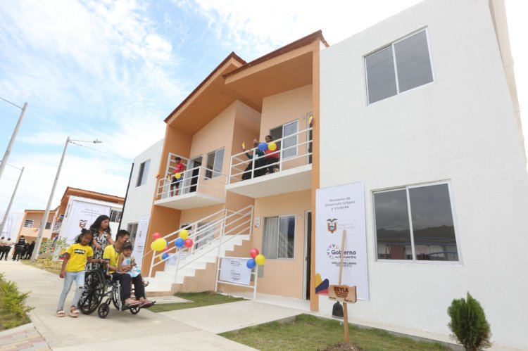 181 viviendas y 300 títulos de propiedad entregó el Presidente en Zamora Chinchipe, Loja, Cotopaxi y Cañar