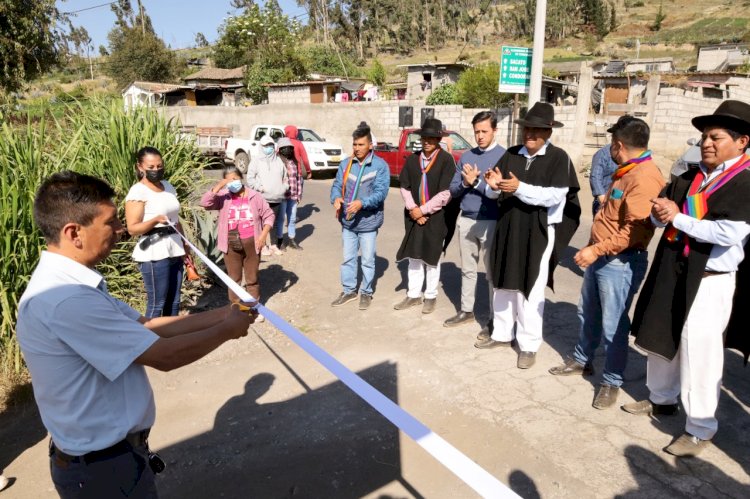 3.95 kilómetros de redes de alcantarillado sanitario para sectores de la parroquia El Rosario del cantón Pelileo