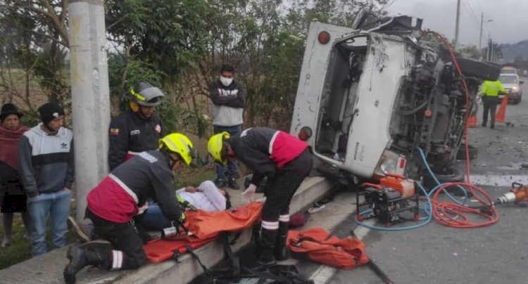 Dos siniestros de tránsito dejaron cuatro heridos y un fallecido en Cotopaxi