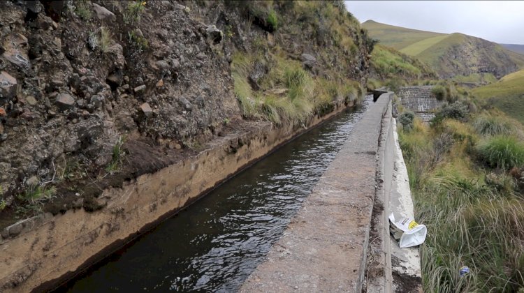Servicio de Agua Potable se normalizará luego del arreglo y limpieza del canal en Retamales
