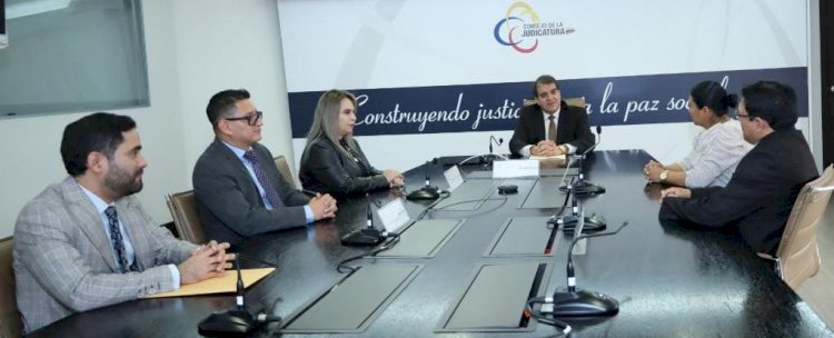 Presidente del Consejo de la Judicatura, Álvaro Román, mantuvo reunión con representantes de la AEMAJ