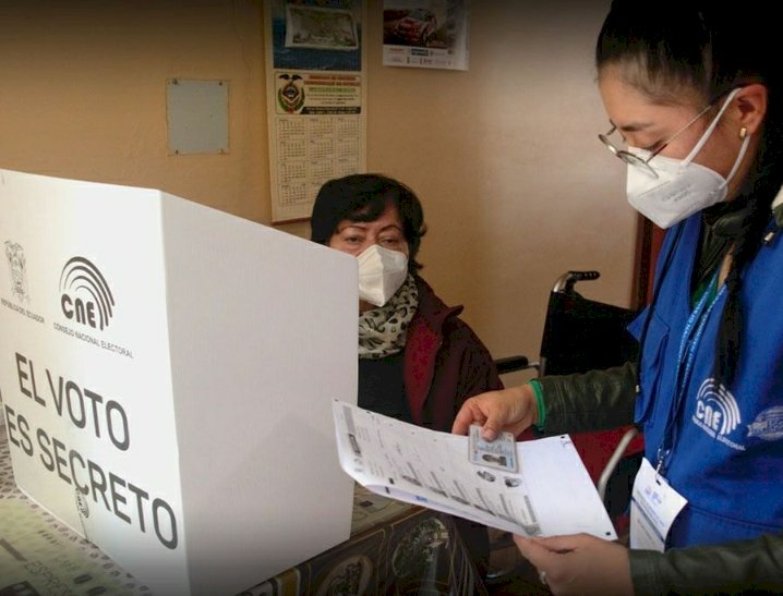 En Cotopaxi, 11 beneficiarios sufragaron en la jornada de Voto en Casa