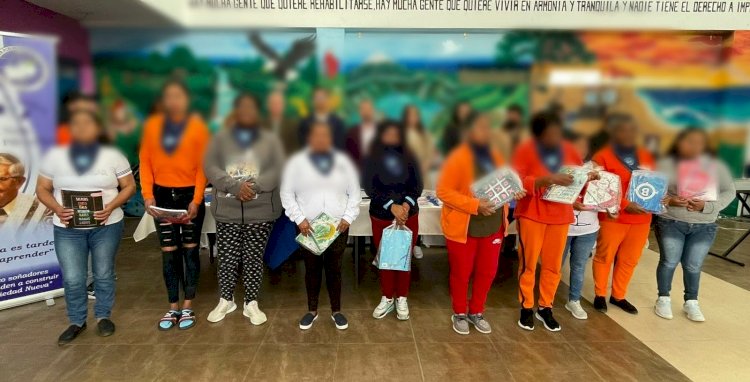Estudiantes del Centro de Privación de la Libertad Cotopaxi recibieron más de 2 mil kits escolares