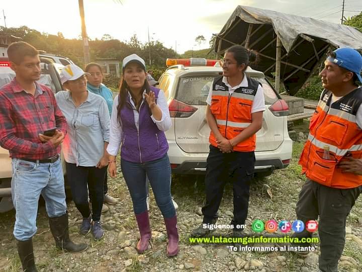 Gobernadora de Cotopaxi visitó sectores afectados por las lluvias en el SubTrópico de la provincia