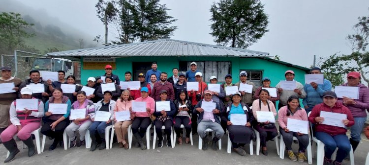 Cerca de 50 productores de Cotopaxi se gradúan en las Comunidades de Aprendizaje del MAG