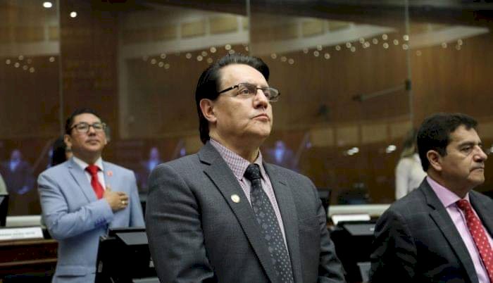 Fernando Villavicencio no presidirá la Comisión de Fiscalización, ya que fue apelado por el Asambleísta Roberto Cuero