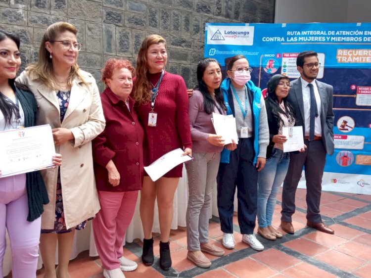 Certificación y acreditación de nuevas defensoras comunitarias para el cantón Latacunga 