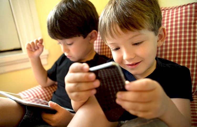 ¿Es bueno que los niños usen tanto tiempo un celular?