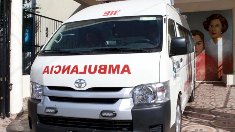 ¿Por qué las ambulancias tienen el nombre al reves?¿Por que las ambulancias tienen el nombre al reves?