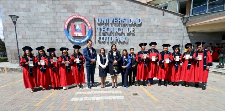 La Universidad Técnica de Cotopaxi celebra la  graduación de 324 nuevos másteres