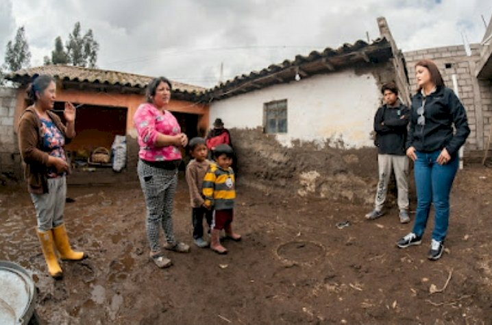 Entrega de ayuda social al barrio San Fernando, Guaytacama