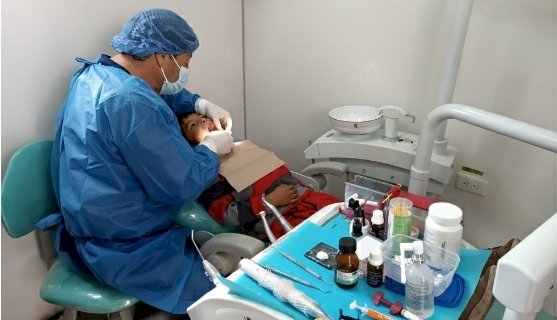 Inició la jornada odontologíca gratuita para niños en Latacunga 