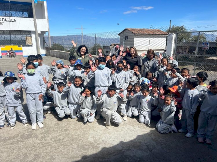 Municipio de Latacunga entrega kits escolares en las parroquias rurales