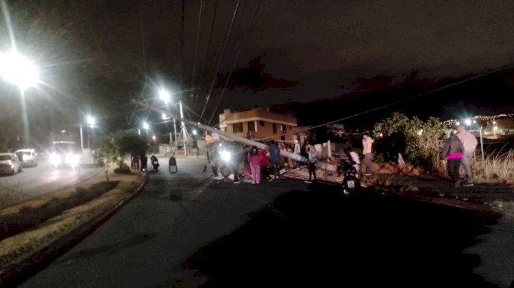 Choque de un automóvil contra un poste dejó una persona herida en Ambato