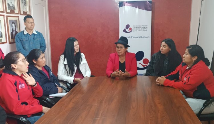 Prefecta Lourdes Tibán visitó el Patronato Provincial y anunció nuevos proyectos