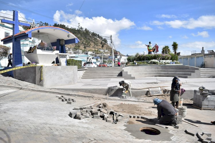 Municipio de Pujilí realiza el adecentamiento del Parque 13 de Abril