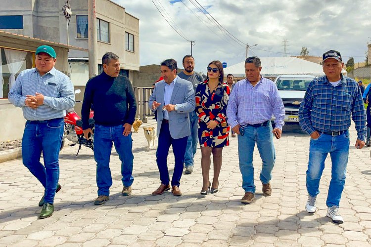 Alcalde de Latacunga entrega obras por festividades novembrinas