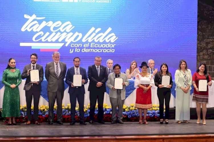 CNE entregó credenciales a los asambleístas nacionales, del exterior, de Pichincha y consultas populares 