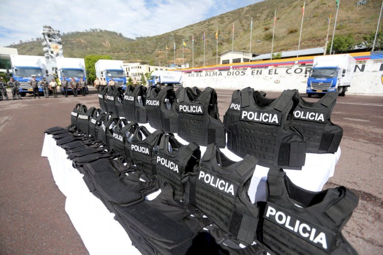 10.000 nuevos chalecos y 10 camiones se suman al fortalecimiento de la Policía Nacional 