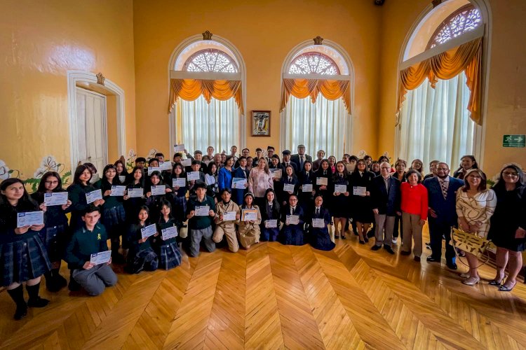 Municipio de Latacunga certifica a participantes del Primer Concurso de Poesía y Cuento Corto Mashca-Ando-Letras