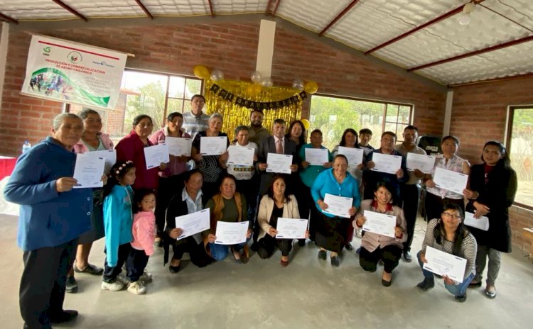 185 productores de Cotopaxi reciben su certificado en producción sustentable agroecológica