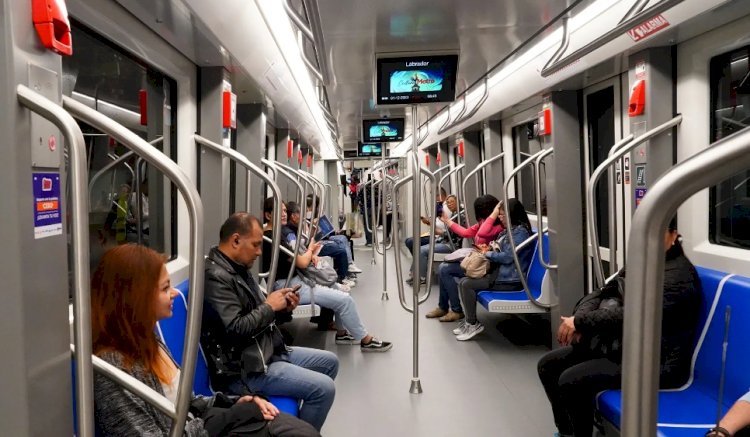 ¿Qué está prohibido hacer en el Metro de Quito y cuál es la sanción?