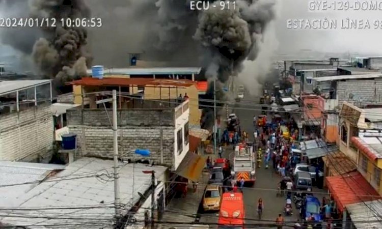 Se reporta megaincendio en ferretería ubicada en el Suburbio de Guayaquil