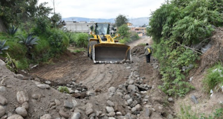  Iniciaron los trabajos de adoquinado de la calle principal del barrio Censo-Anchiliví en el cantón Salcedo 