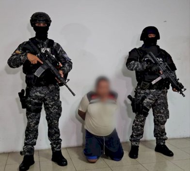 «Orejas» y «Braulio» detenidos con armas, dinero y un carro blindado.