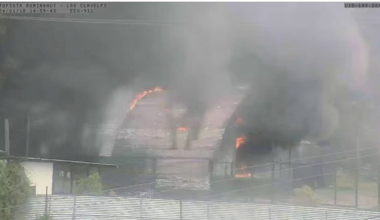Incendio se registró en la Autopista General Rumiñahui.