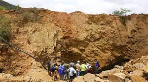 Más de 70 muertos tras el colapso de una mina de oro, en África