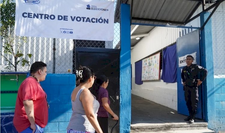 Salvadoreños votan en comicios con Bukele como gran favorito a la reelección